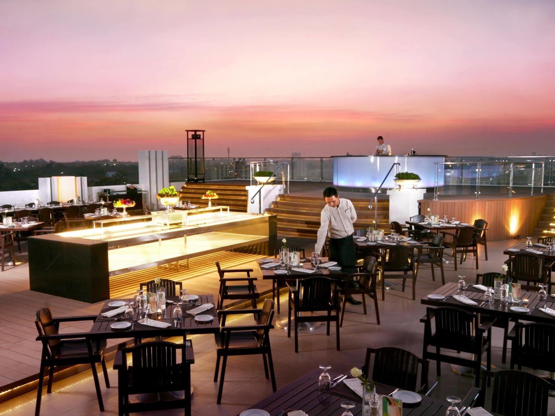 Kameo Grand Hotel & Serviced Apartment, Rayong Bagian luar foto