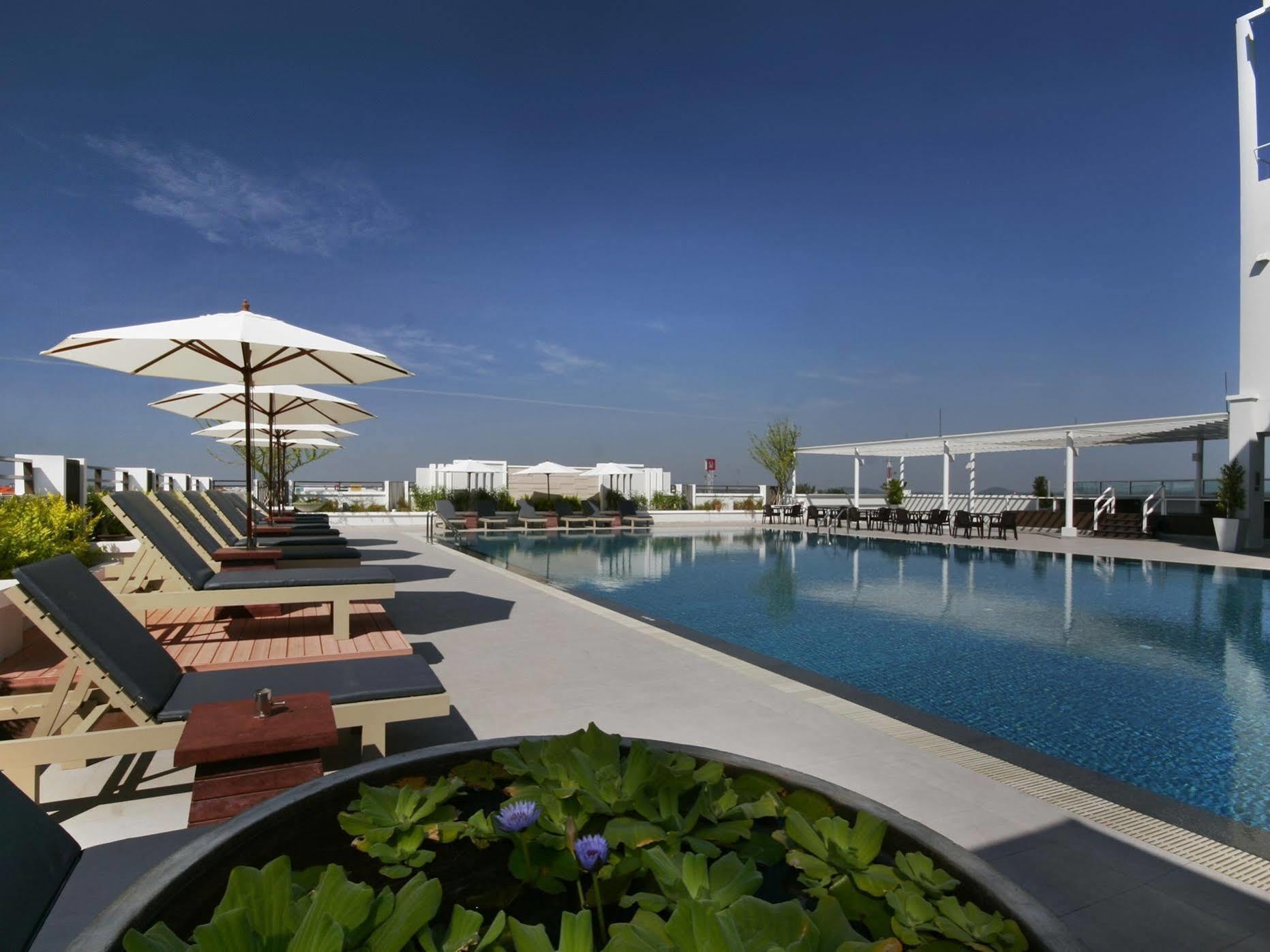 Kameo Grand Hotel & Serviced Apartment, Rayong Bagian luar foto