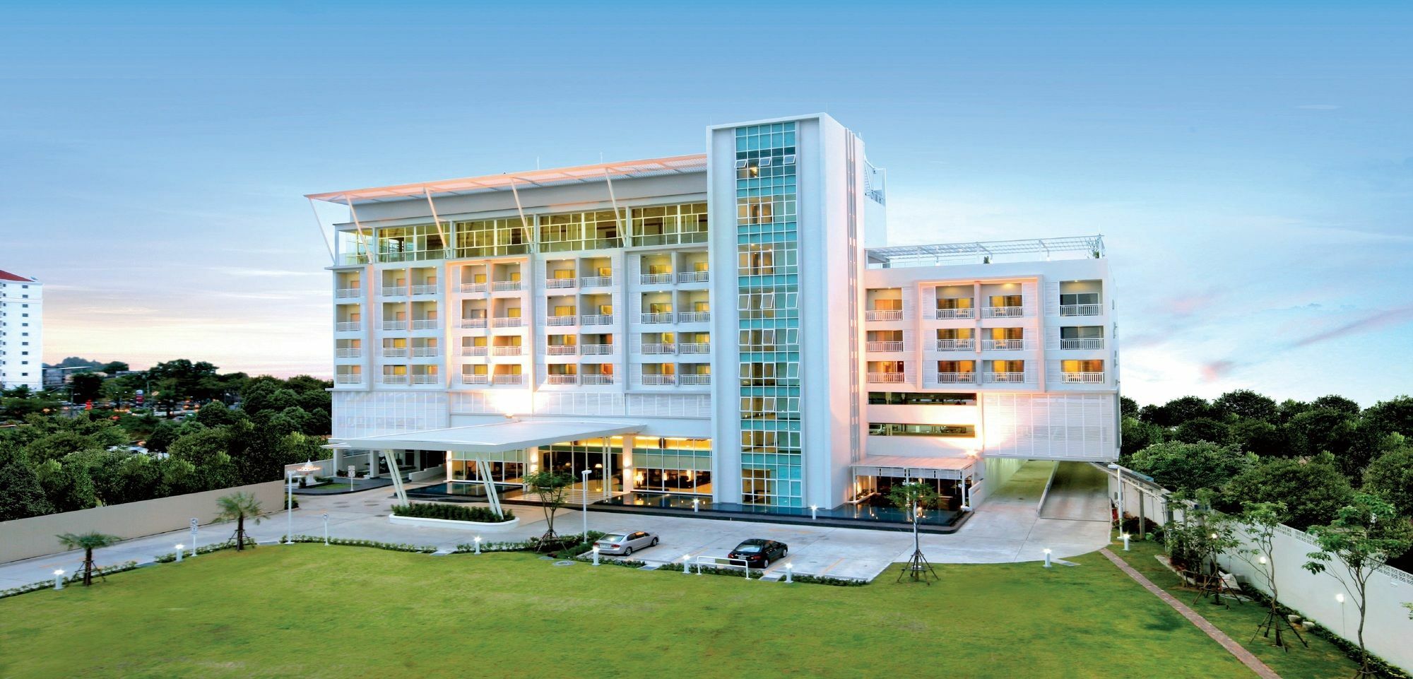 Kameo Grand Hotel & Serviced Apartment, Rayong Bagian luar foto