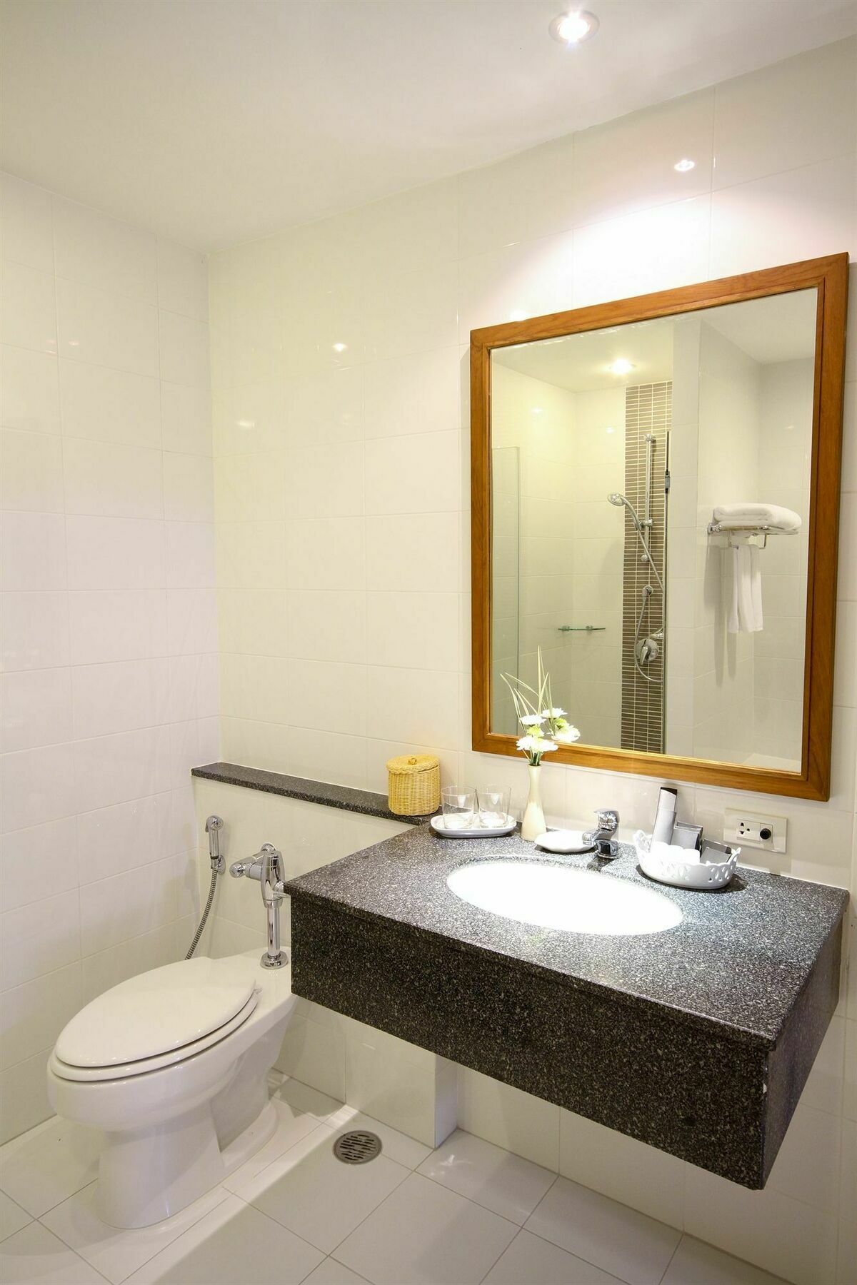 Kameo Grand Hotel & Serviced Apartment, Rayong Bagian luar foto