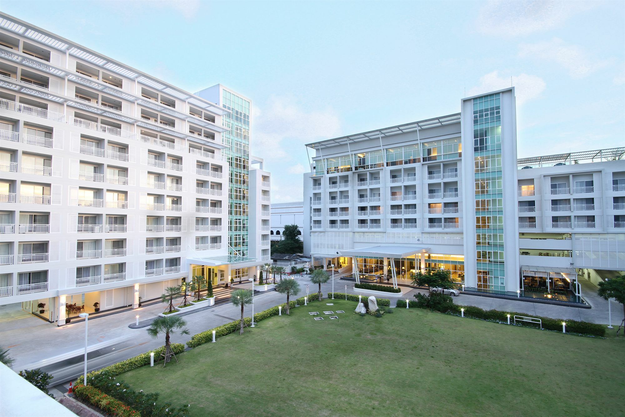 Kameo Grand Hotel & Serviced Apartment, Rayong Bagian luar foto