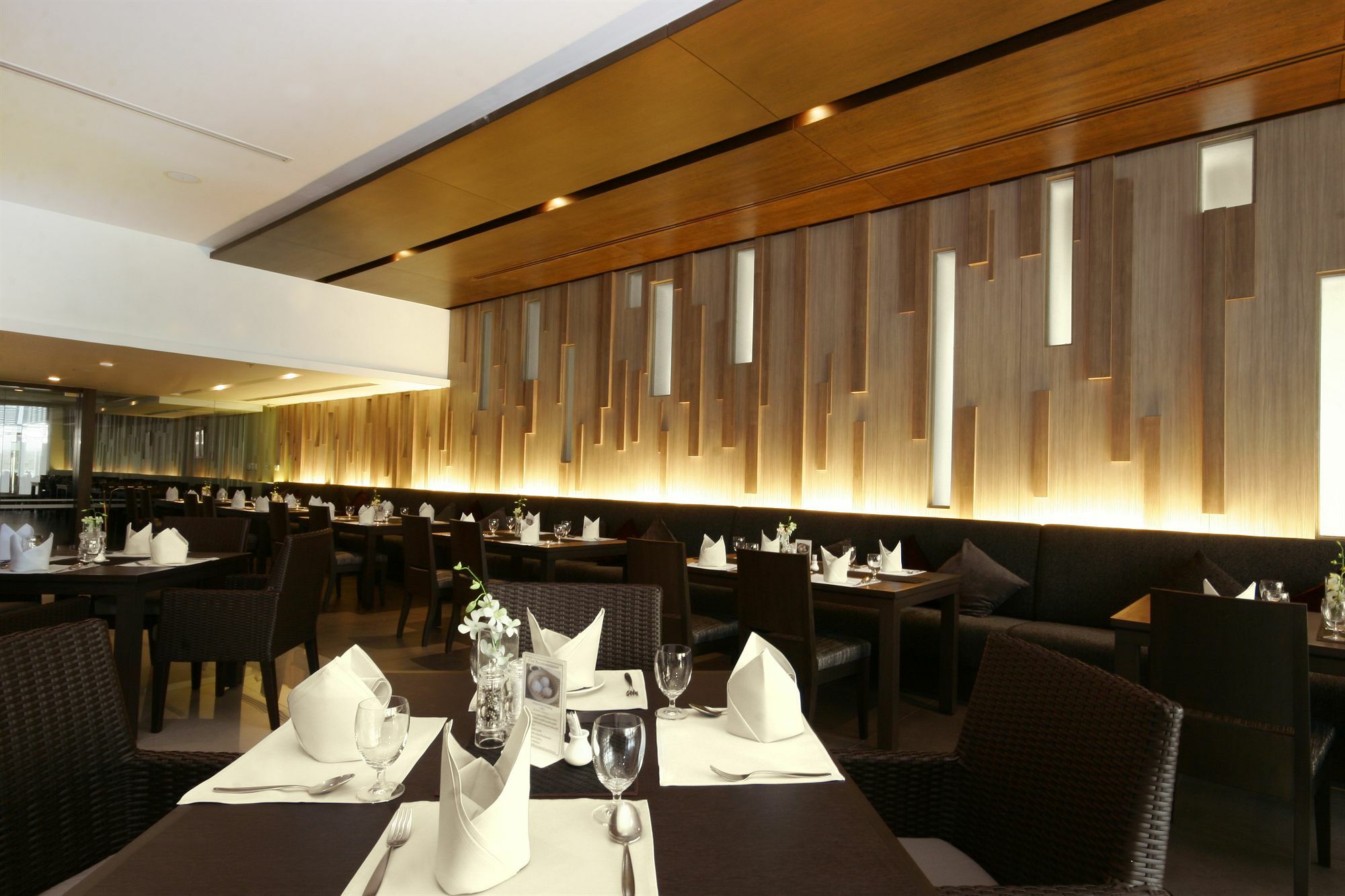 Kameo Grand Hotel & Serviced Apartment, Rayong Bagian luar foto