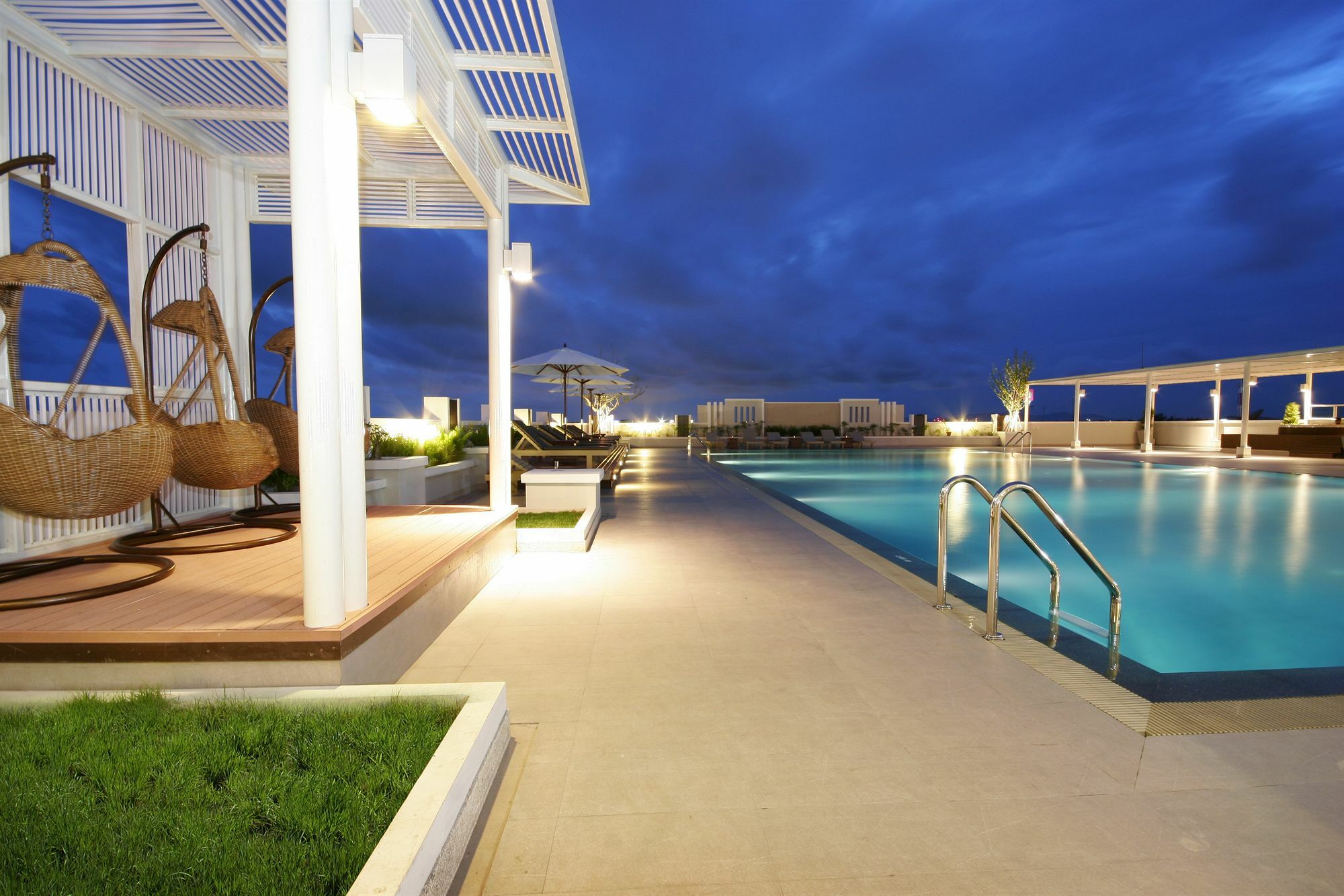 Kameo Grand Hotel & Serviced Apartment, Rayong Bagian luar foto